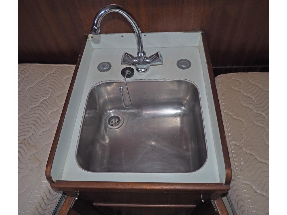 Cabin en avant, H&eacute;bergements